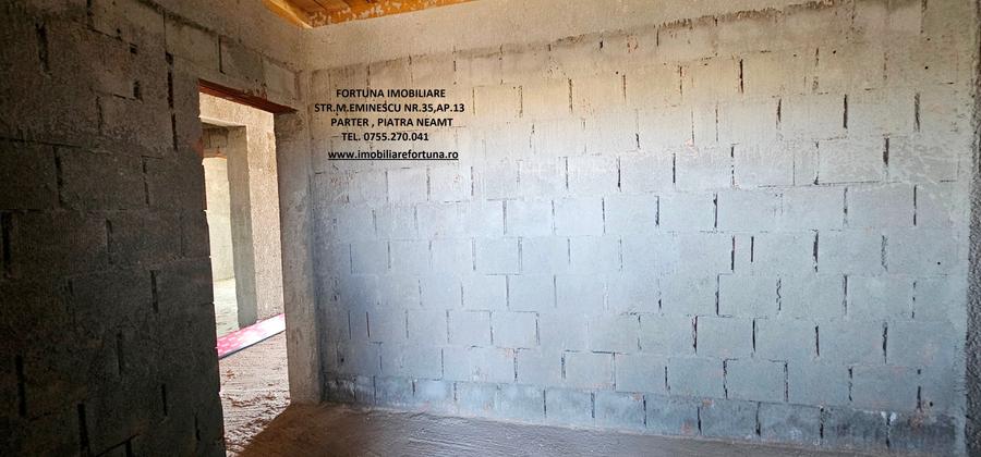 Casă cu 3 camere cu Teren 500 Mp în Exterior Est