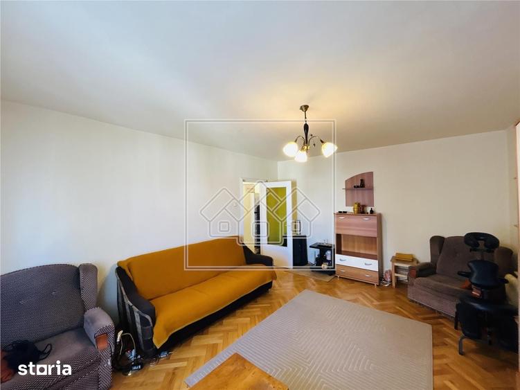 Apartament cu 3 camere decomandat în Terezian