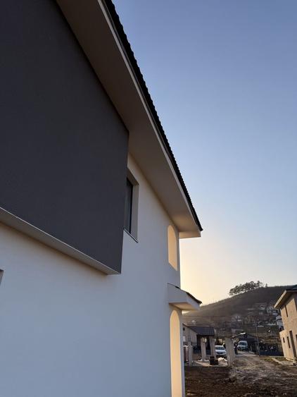 Casă cu 4 camere cu Teren 500 Mp în Dezmir