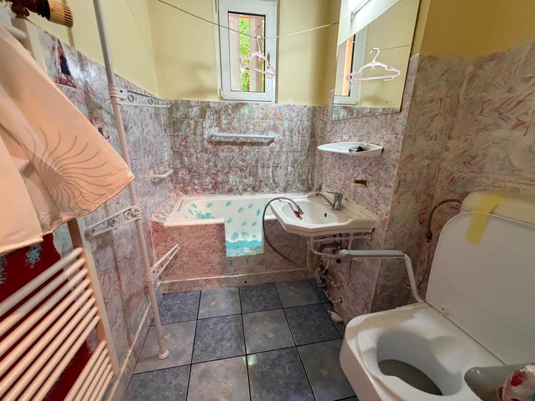 Apartament cu 3 camere semidecomandat în Dristor