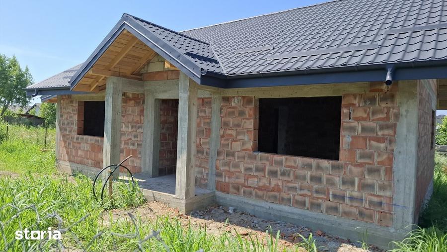 Casă cu 3 camere decomandat cu Teren 450 Mp în Miroslava
