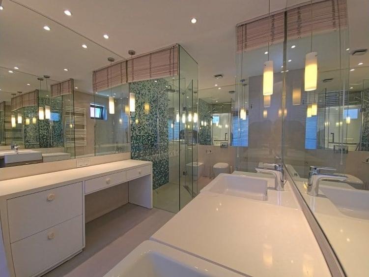 Casă cu 7 camere cu Teren 300 Mp în Băneasa