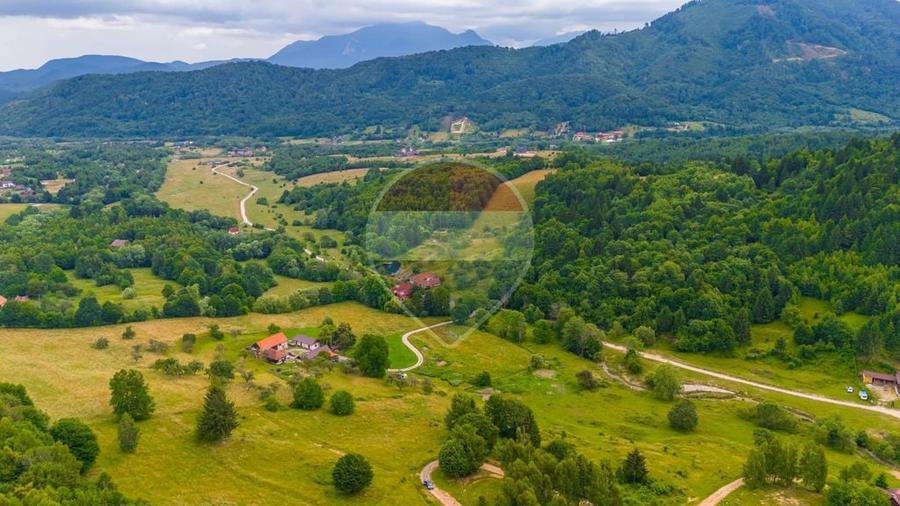 Teren de 2410 mp, în Glăjărie