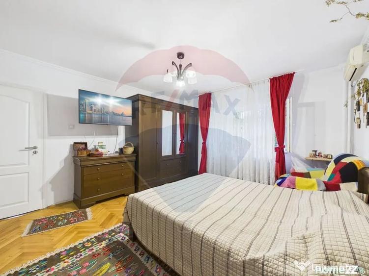 Apartament cu 4 camere semidecomandat în 13 Septembrie