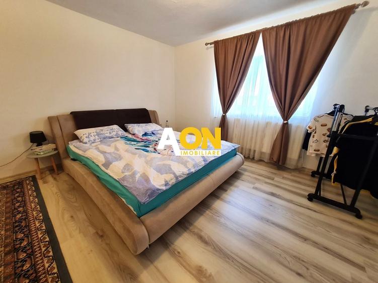 Casă individuală cu 6 camere cu Canalizare în Bărăbanț