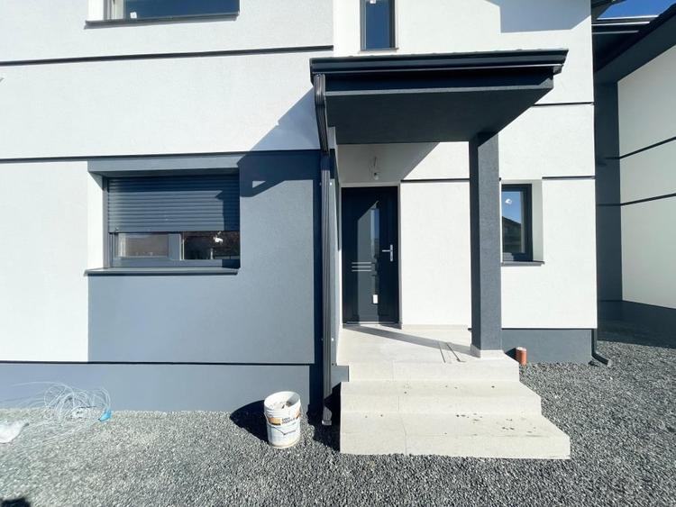 Duplex cu 4 camere cu Canalizare în Moșnița Veche