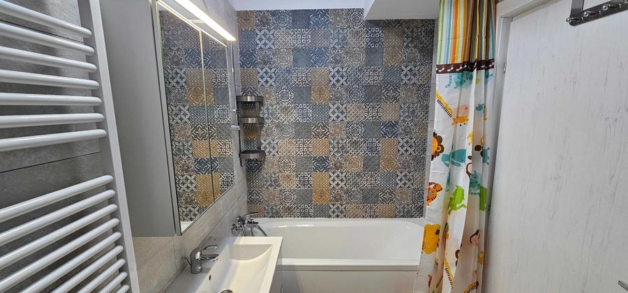 Apartament cu 3 camere decomandat în Titan