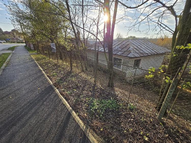 Casă cu Teren 900 Mp în Central