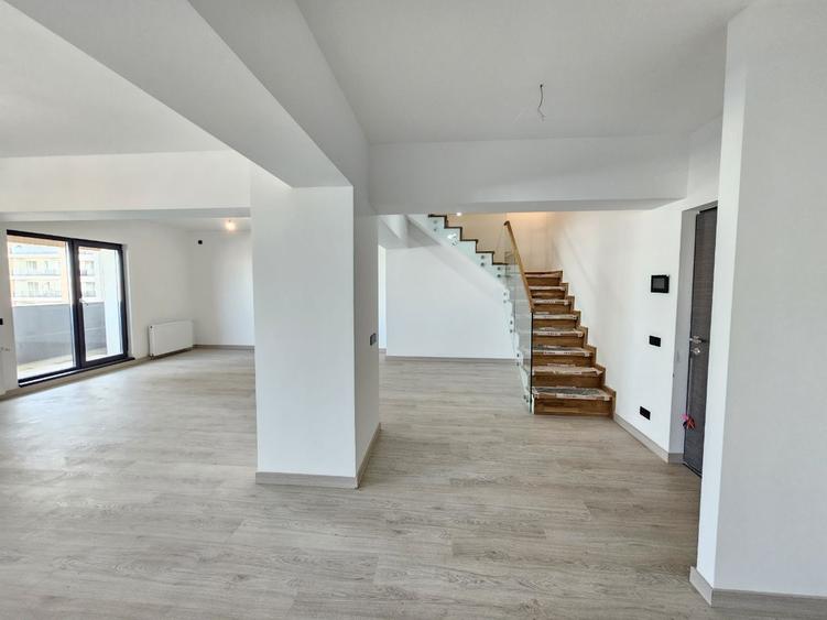 Apartament cu 3 camere decomandat în Dudești