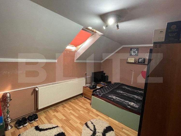 Casă individuală cu 8 camere cu Teren 260 Mp în Central