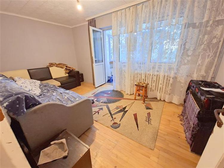 Apartament cu 3 camere decomandat în Narcisa