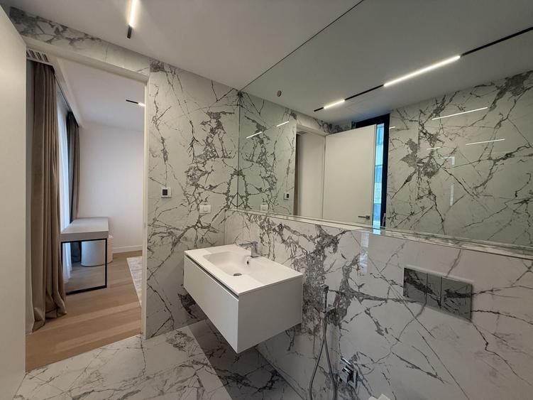 Apartament cu 4 camere decomandat în Primăverii