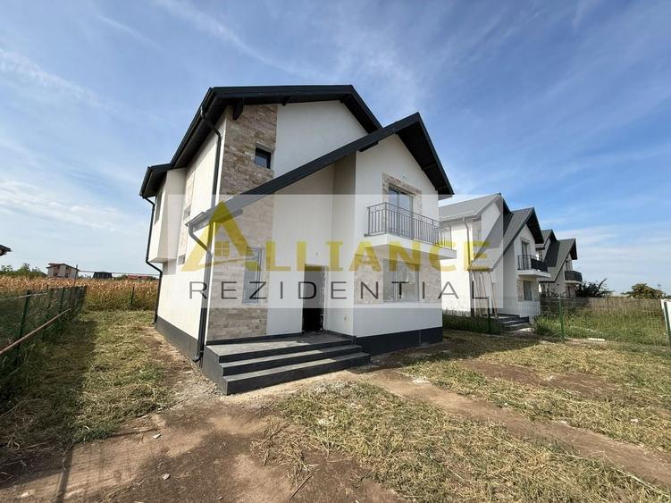 Casă individuală cu 4 camere cu Canalizare în Berceni