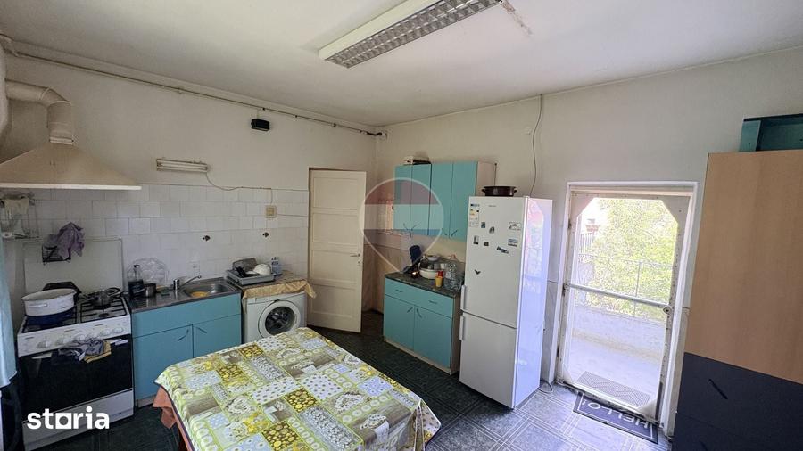 Casă cu 5 camere cu Teren 716 Mp în Central