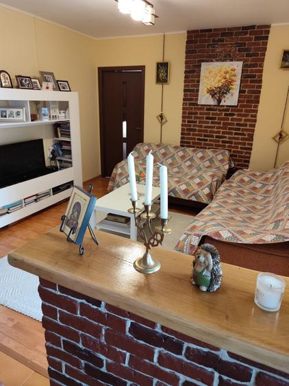 Apartament cu 3 camere semidecomandat, mobilat în Florești