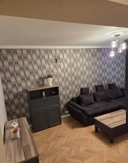 Apartament cu 3 camere decomandat, mobilat în Sebastian