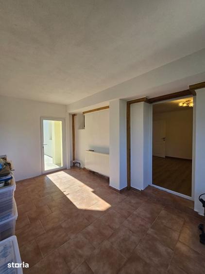 Casă cu 6 camere cu Teren 3148 Mp în Central