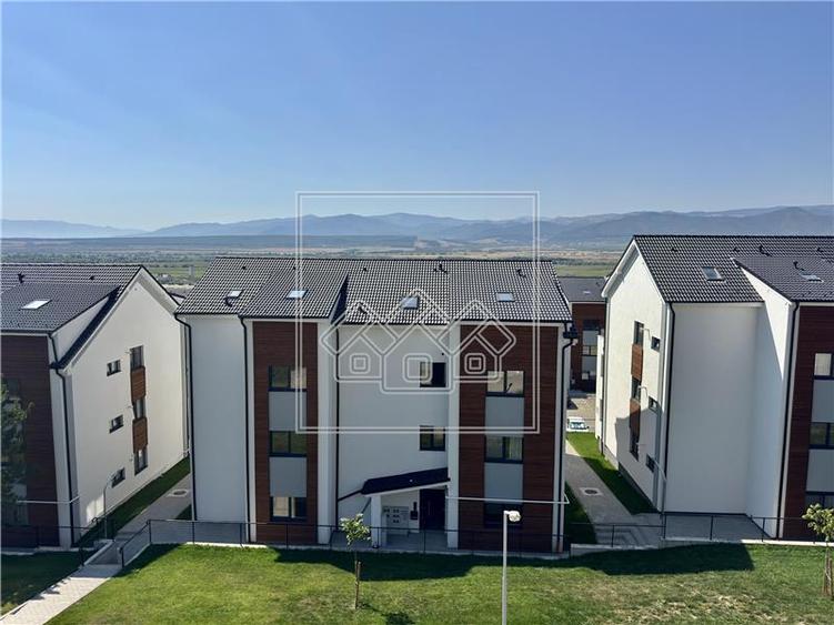 Penthouse cu 3 camere nedecomandat în Exterior Vest