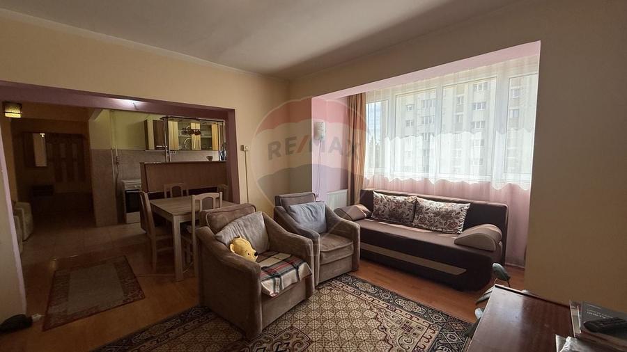 Apartament cu 2 camere semidecomandat, mobilat în Decebal