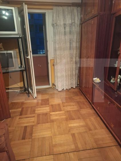 Apartament cu 3 camere semidecomandat, mobilat în Lugoj