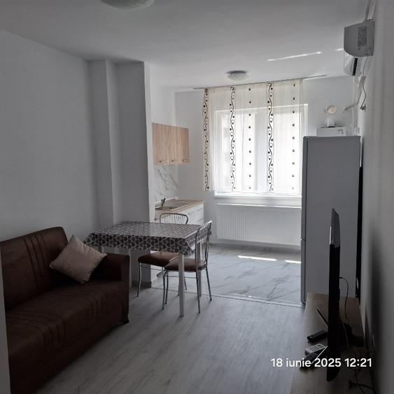Apartament cu 2 camere decomandat în Roșu