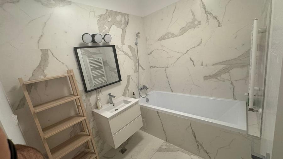 Apartament cu 3 camere decomandat în Aviației
