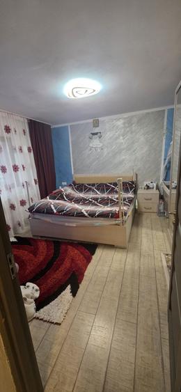 Casă cu 4 camere în Zoreni