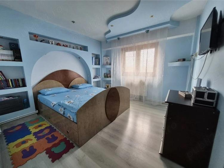 Apartament cu 3 camere decomandat în Central