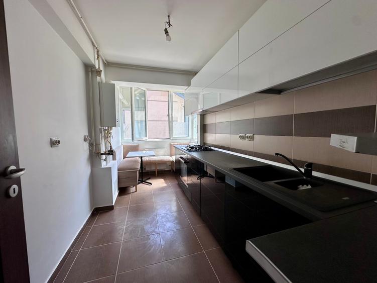Apartament cu 2 camere decomandat în Berceni