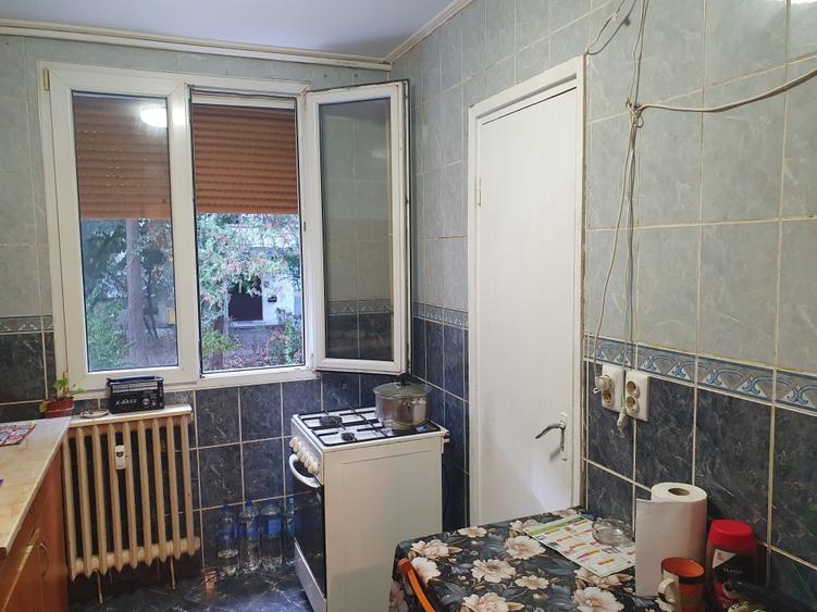 Apartament cu 3 camere semidecomandat în Drumul Taberei