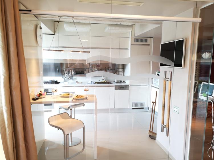 Apartament cu 4 camere decomandat, mobilat în Beller