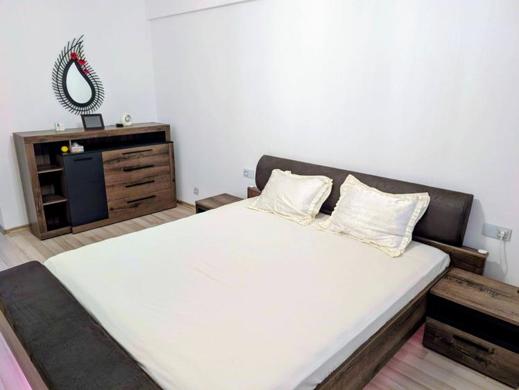 Apartament cu 4 camere decomandat, mobilat în Tractorul