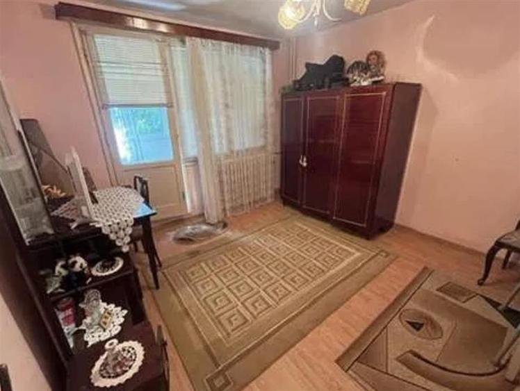 Apartament cu 3 camere decomandat în Giurgiului