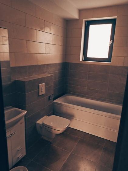 Duplex cu 4 camere cu Canalizare în Central