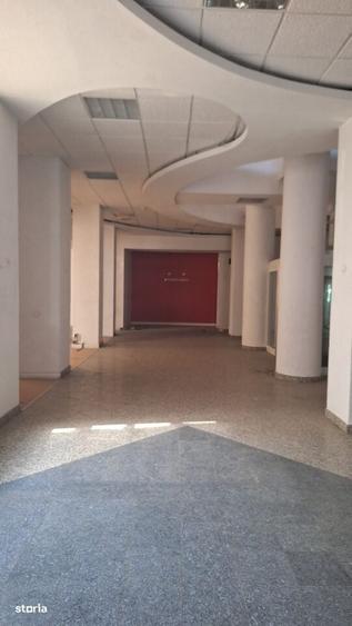 Spațiu comercial, de 2,948 mp, în Central