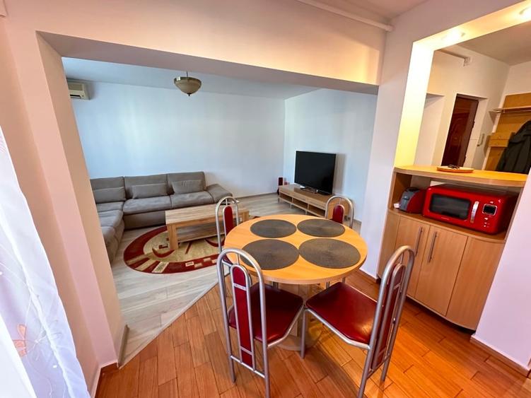 Apartament cu 3 camere semidecomandat, mobilat în Micălaca