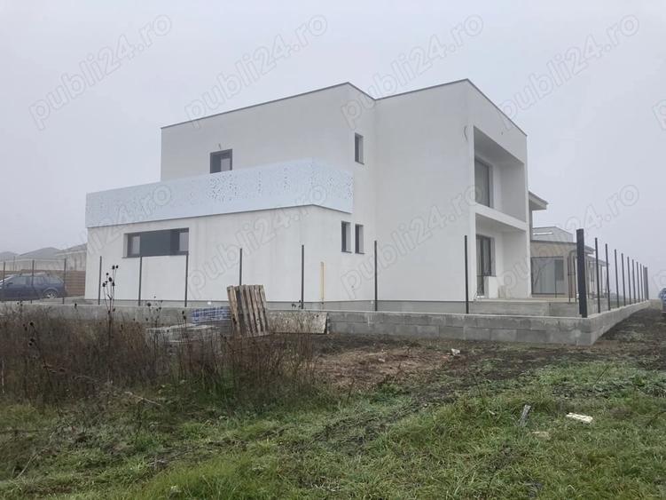 Casă cu 3 camere în Dezmir