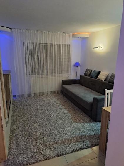 Apartament cu 3 camere decomandat, mobilat în 9 Mai