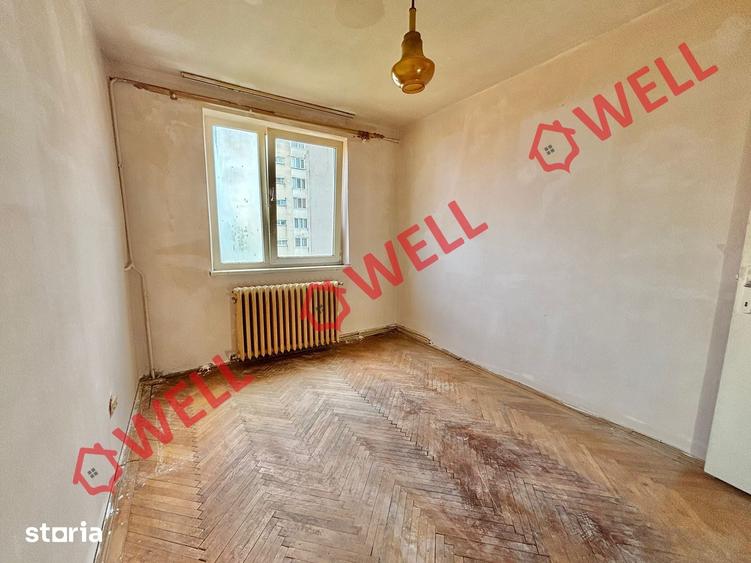 Apartament cu 3 camere decomandat în Sud