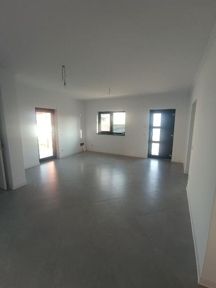 Casă individuală cu 5 camere cu Teren 500 Mp în Câmpineanca