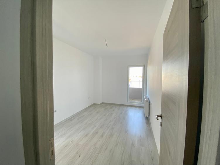 Apartament cu 3 camere semidecomandat în Militari