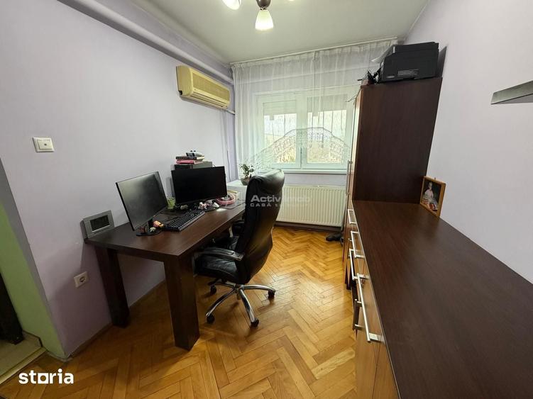 Apartament cu 4 camere în Aurel Vlaicu