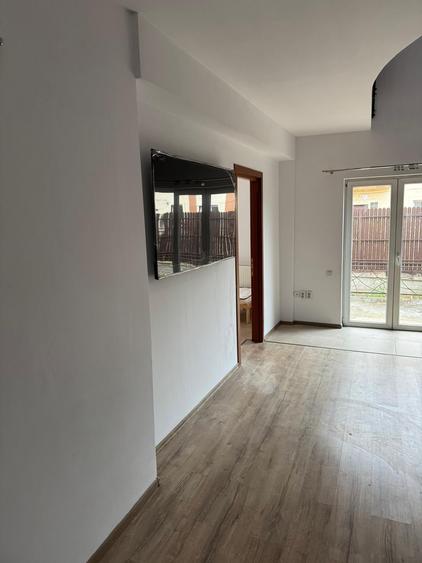 Apartament cu 12 camere decomandat, mobilat în Pipera