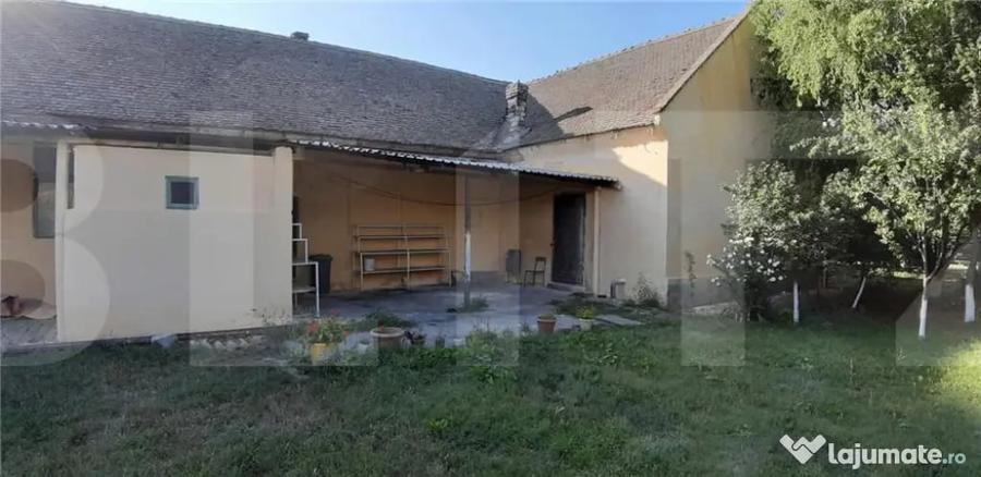 Casă cu 6 camere cu Teren 1400 Mp în Checea
