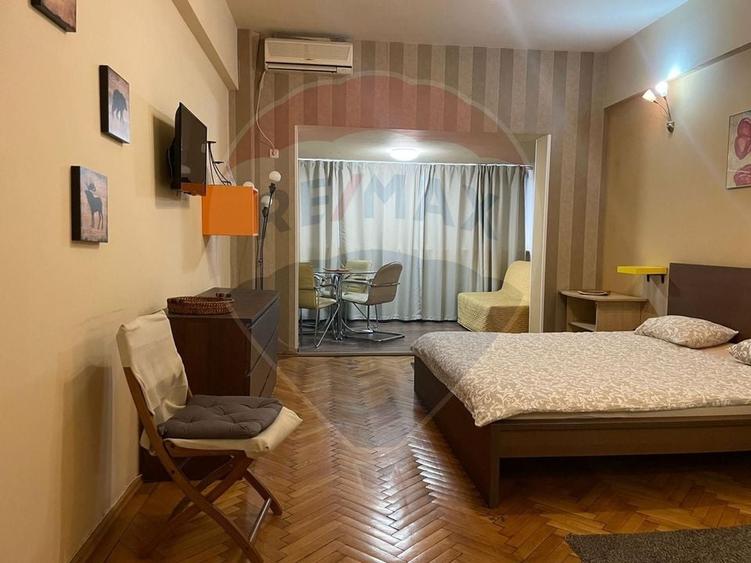 Garsonieră spațioasă - Piața Romană, vedere spre ASE, disponibila acum - 1