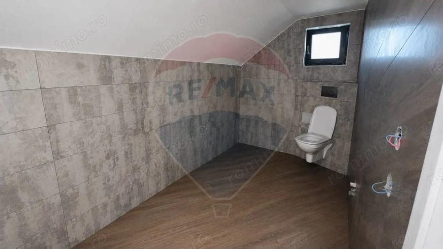 Casă cu 4 camere cu Teren 300 Mp în Hidiș