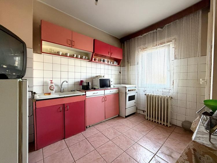Apartament cu 2 camere semidecomandat, mobilat în Girocului