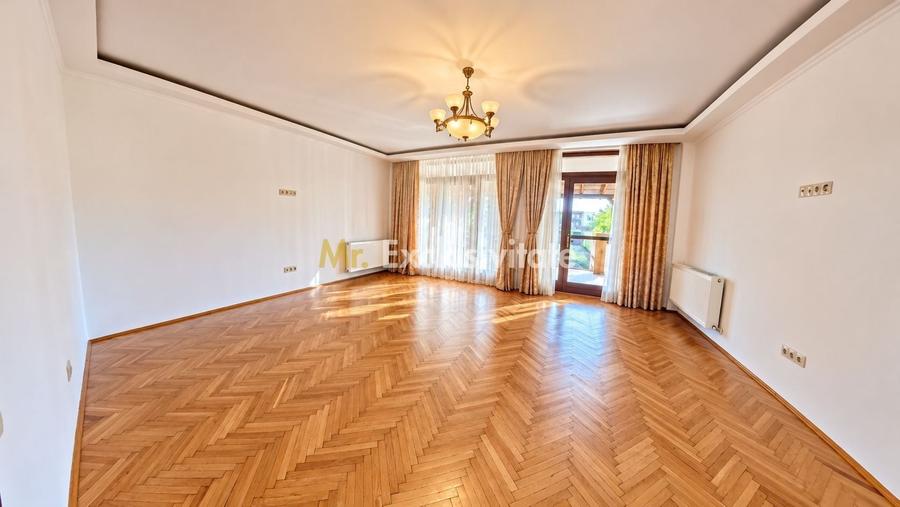 Casă cu 6 camere cu Canalizare în Nord