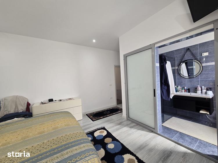 Casă cu 6 camere cu Teren 2000 Mp în Central