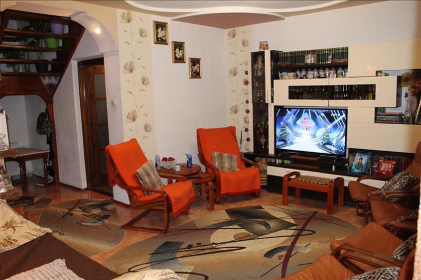Casă individuală cu 5 camere cu Canalizare în Central